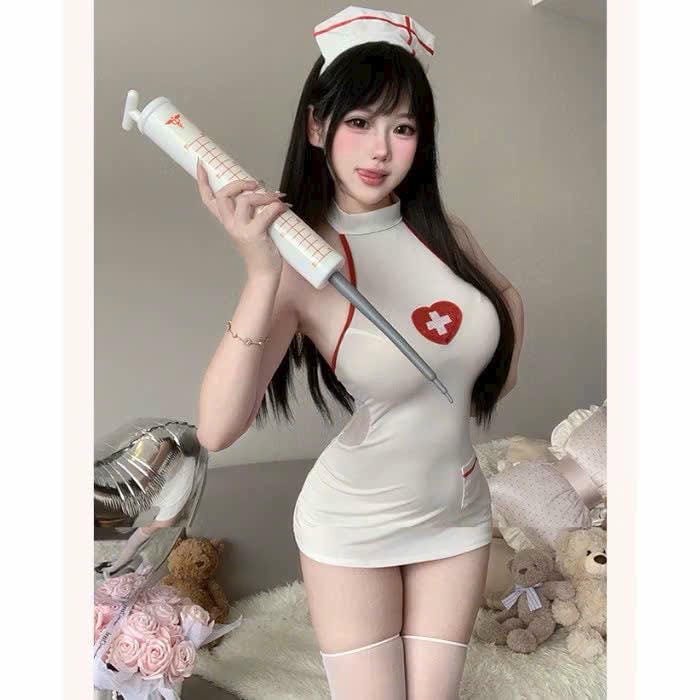 gái xinh cosplay y tá sắc sảo