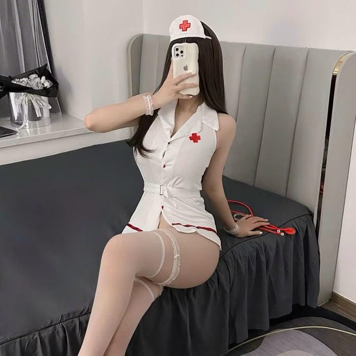 gái xinh cosplay y tá sang trọng