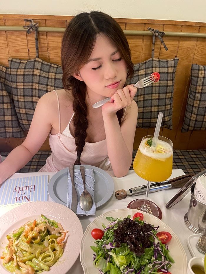 gái xinh cute nụ cười tỏa sáng