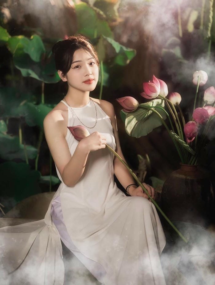 gái xinh đầm sen sắc sảo