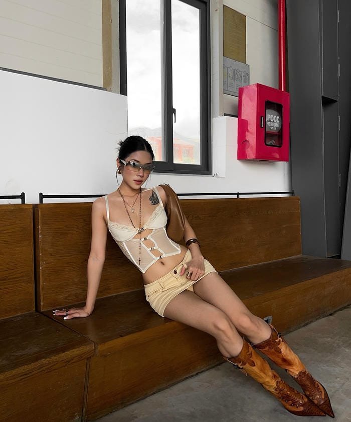 gái xinh đeo kính ấn tượng