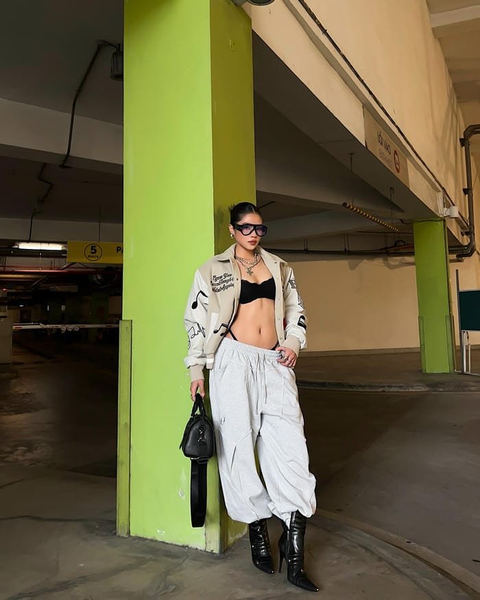 gái xinh đeo kính đặc biệt