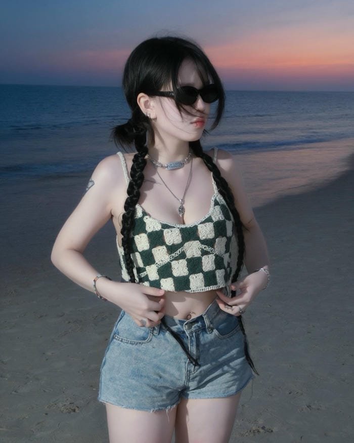 gái xinh đeo kính lôi cuốn