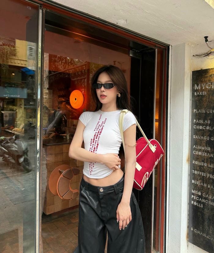 gái xinh đeo kính lung linh