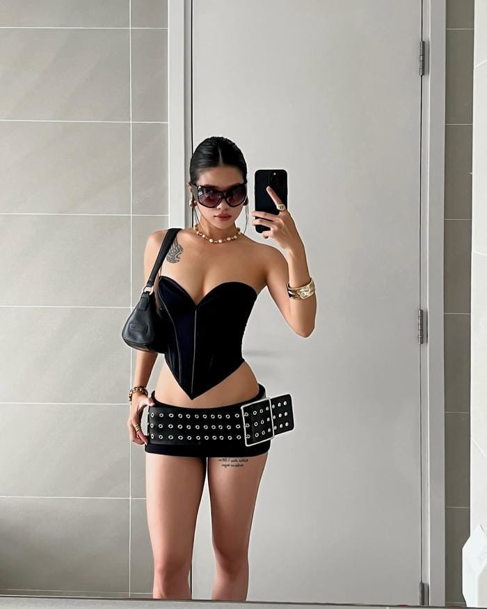 gái xinh đeo kính thanh tú