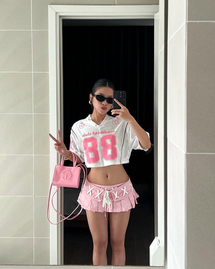 gái xinh đeo kính xịn