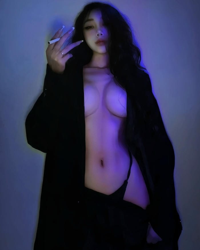 gái xinh khoe ngực đep