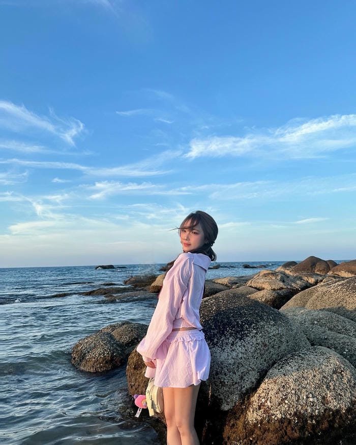 gái xinh mặc váy đáng yêu