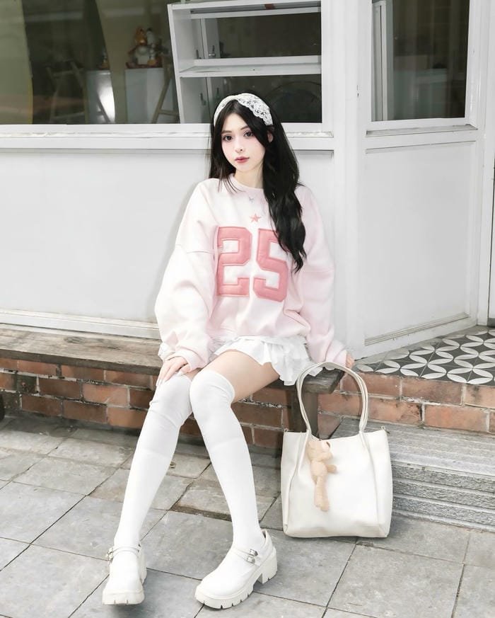 gái xinh mặc váy ngắn bắt mắt