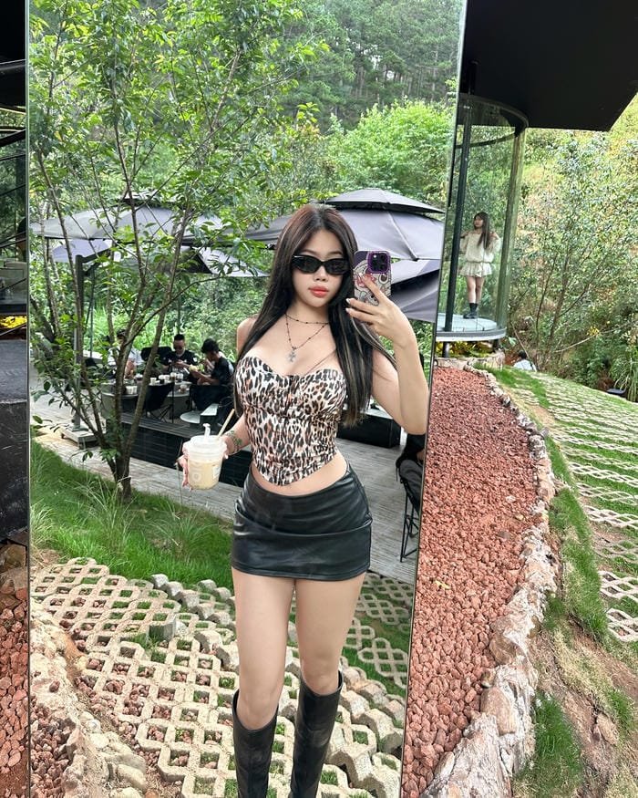 gái xinh mặc váy ngắn dễ thương