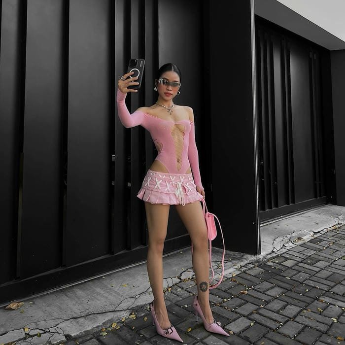 gái xinh mặc váy ngắn trẻ trung