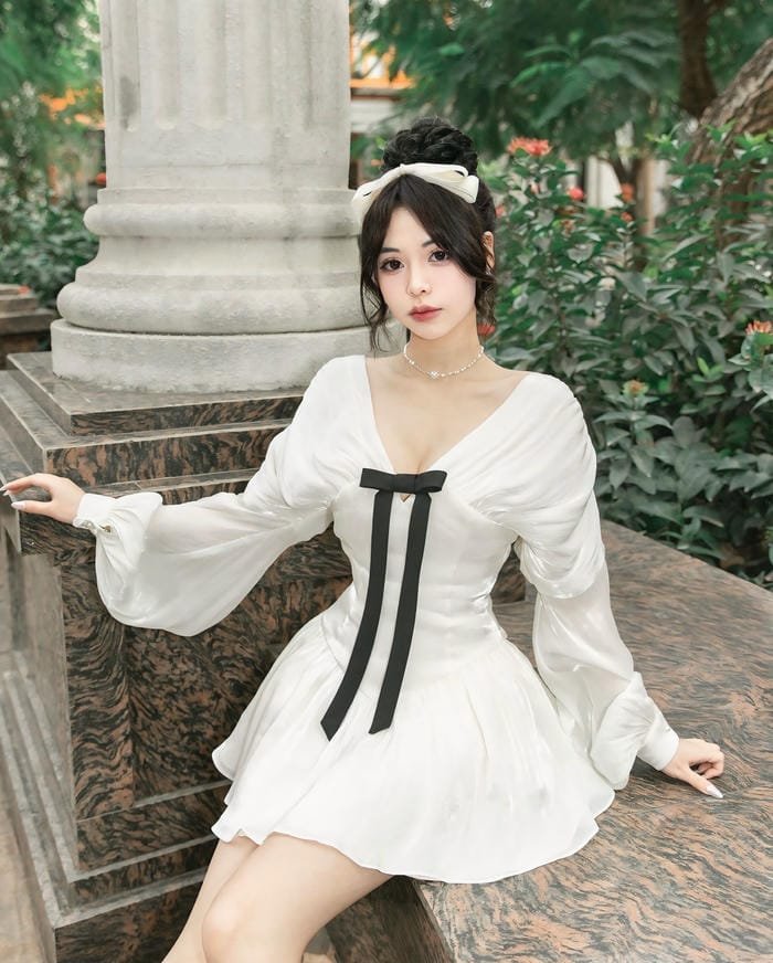 gái xinh mặc váy nhẹ nhàng