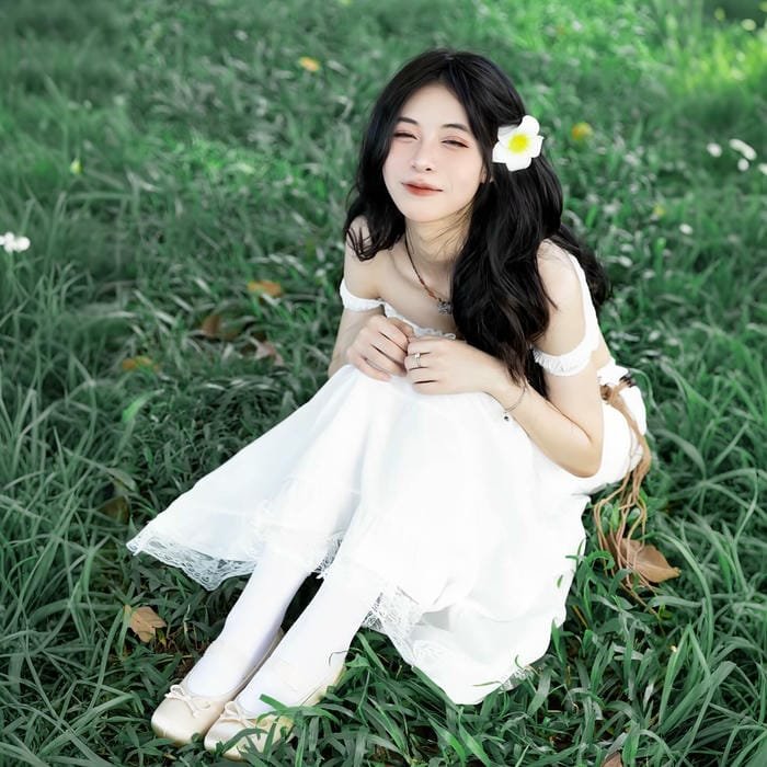 gái xinh mặc váy rực rỡ