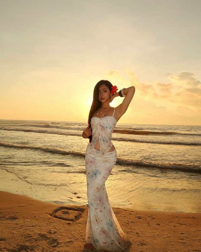 gái xinh mặc váy thanh tú