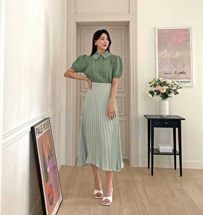 gái xinh mặc váy xếp ly bắt mắt