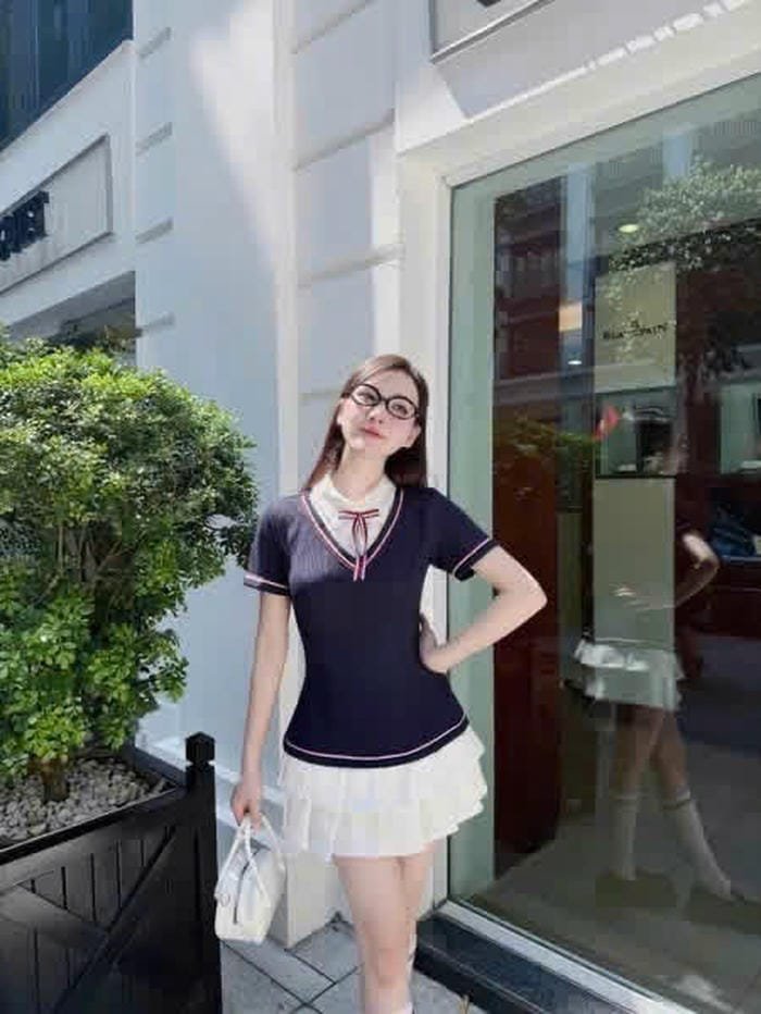 gái xinh mặc váy xếp ly chất