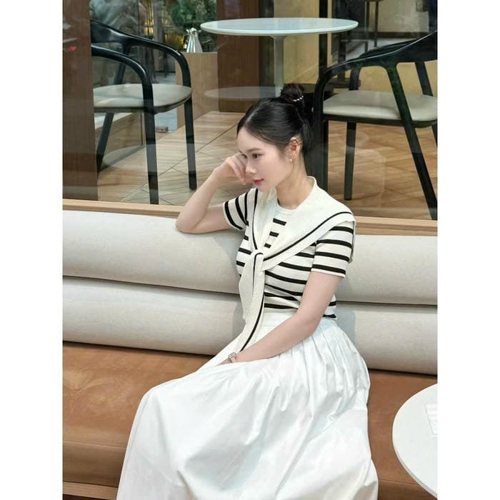 gái xinh mặc váy xếp ly thẩm mỹ