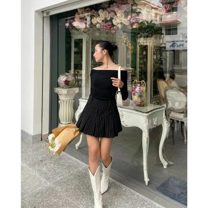 gái xinh mặc váy xếp ly thần thái