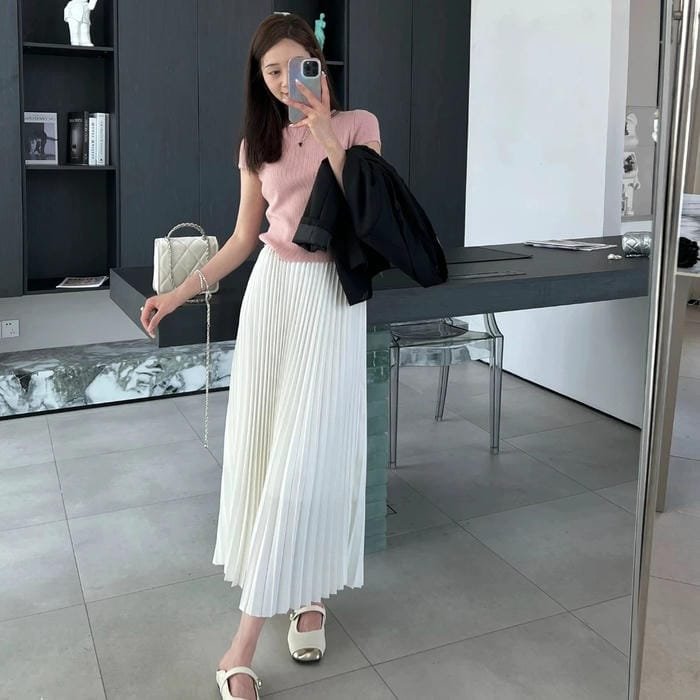 gái xinh mặc váy xếp ly thanh tú