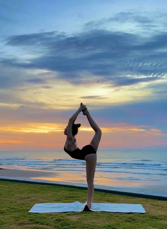 gái xinh tập yoga cực nét