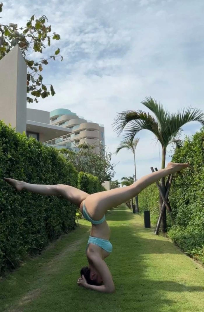 gái xinh tập yoga dẻo dai