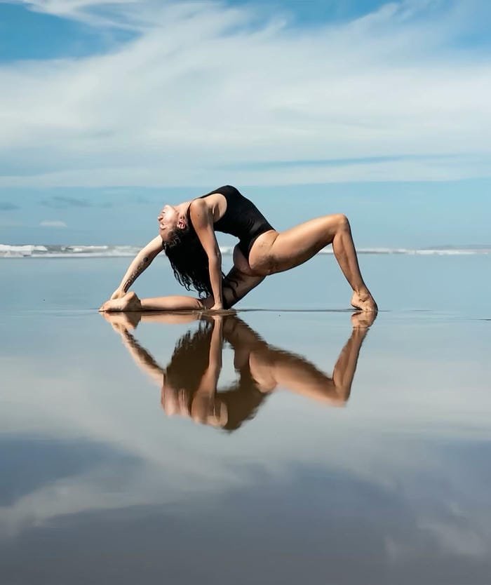 gái xinh tập yoga lôi cuốn