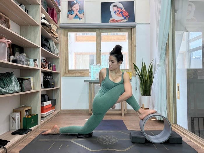 gái xinh tập yoga xịn