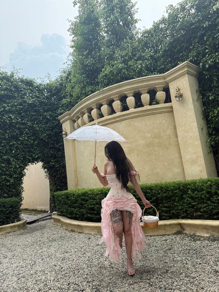 gái xinh xăm mình lôi cuốn